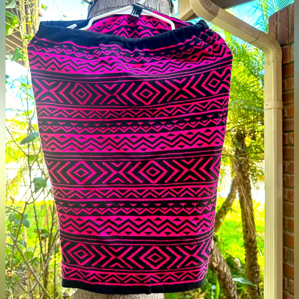 Knit, hot pink, midi skirt!